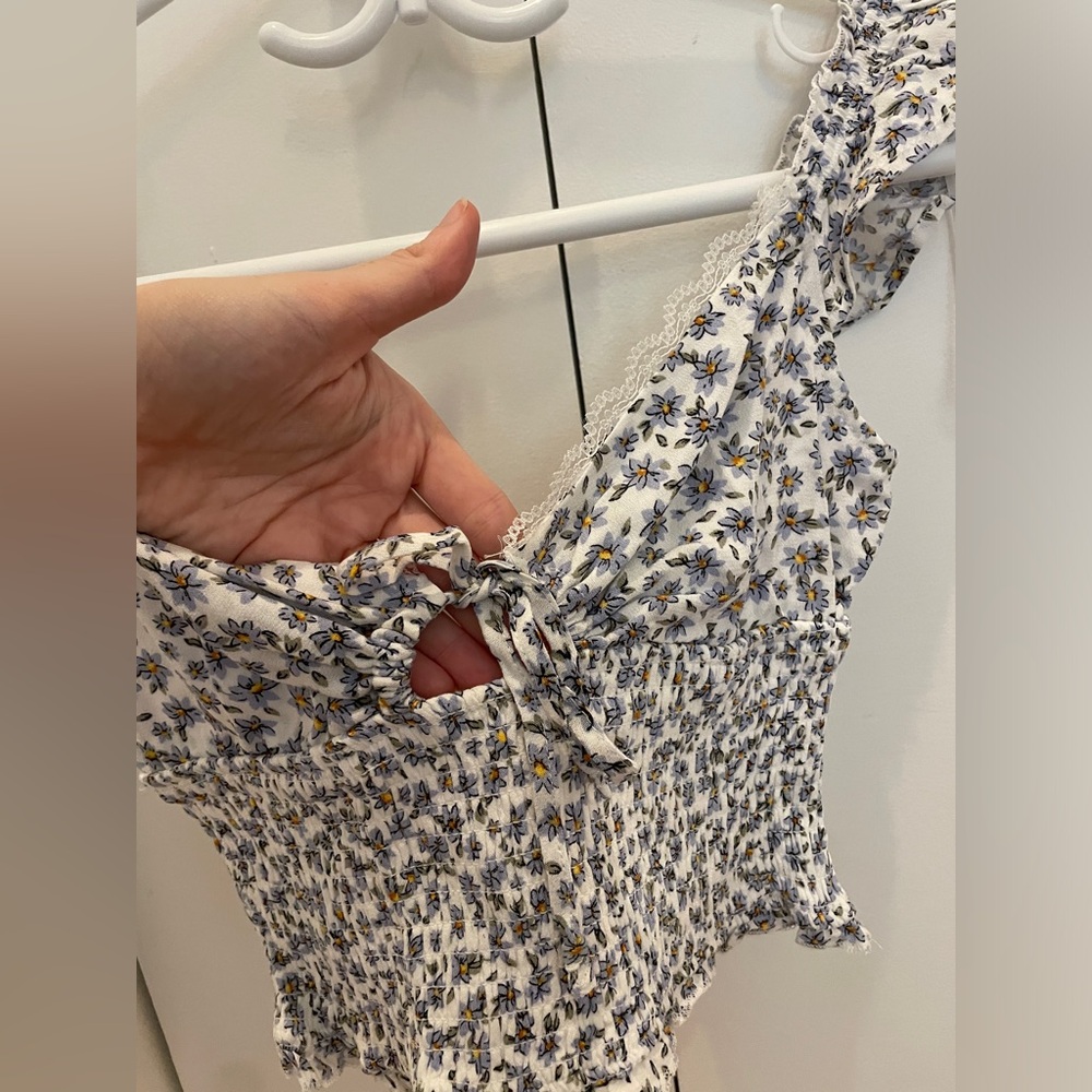 Garage Floral Ruffle Crop Top - Flower pattern - Picture 2 of 5